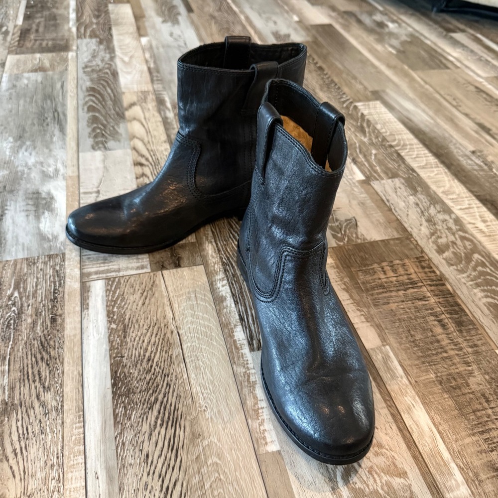 Frye 8.5 Black Pebbled Leather Pull On Moto Ankle Boots Biker Western Low Heel